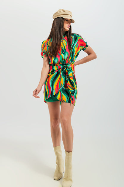 Vestido camisero corto con diseño cruzado y estampado de remolinos