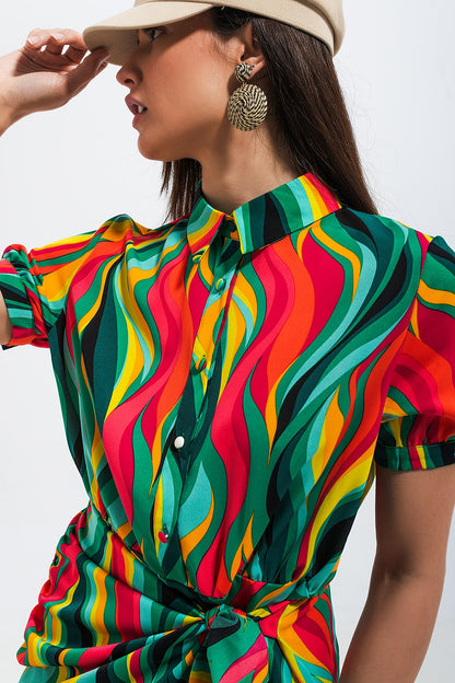 Vestido camisero corto con diseño cruzado y estampado de remolinos