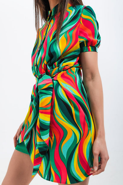 Vestido camisero corto con diseño cruzado y estampado de remolinos