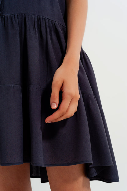 Vestido camisero corto y bajo escalonado gris
