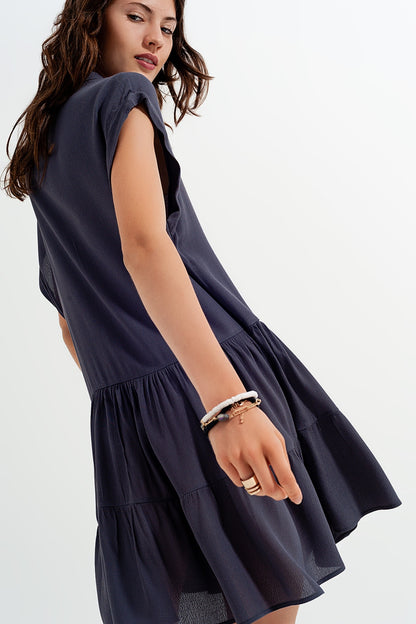 Vestido camisero corto y bajo escalonado gris
