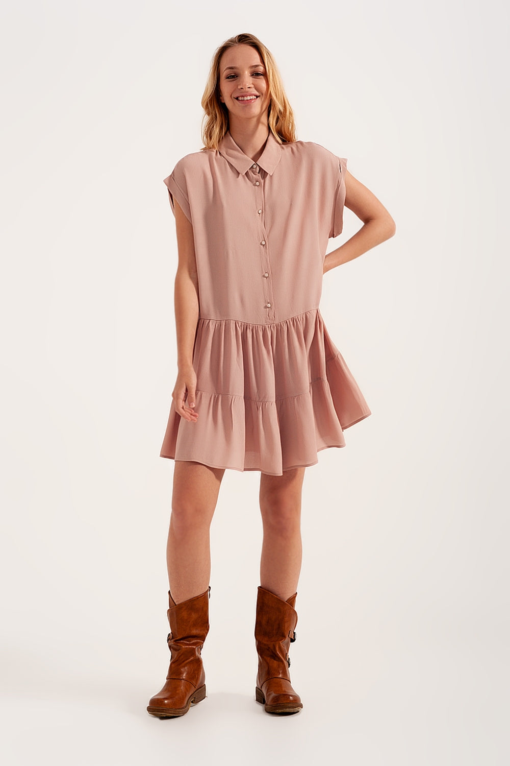 Vestido camisero corto y bajo escalonado rosa claro