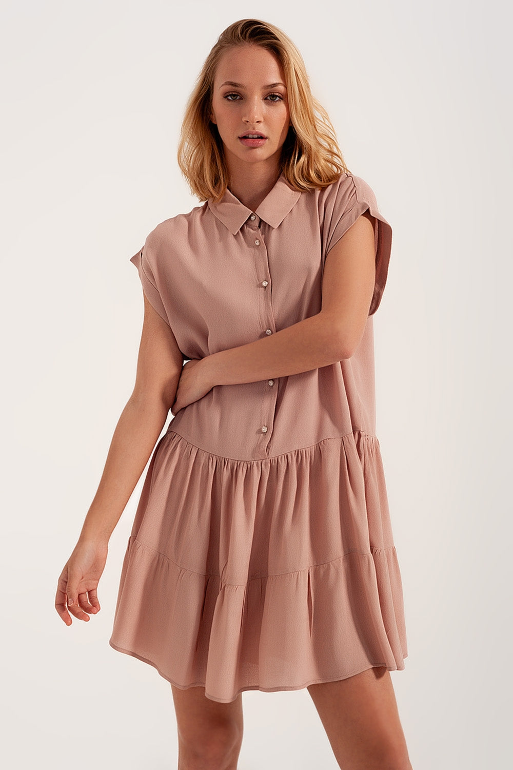 Vestido camisero corto y bajo escalonado rosa claro