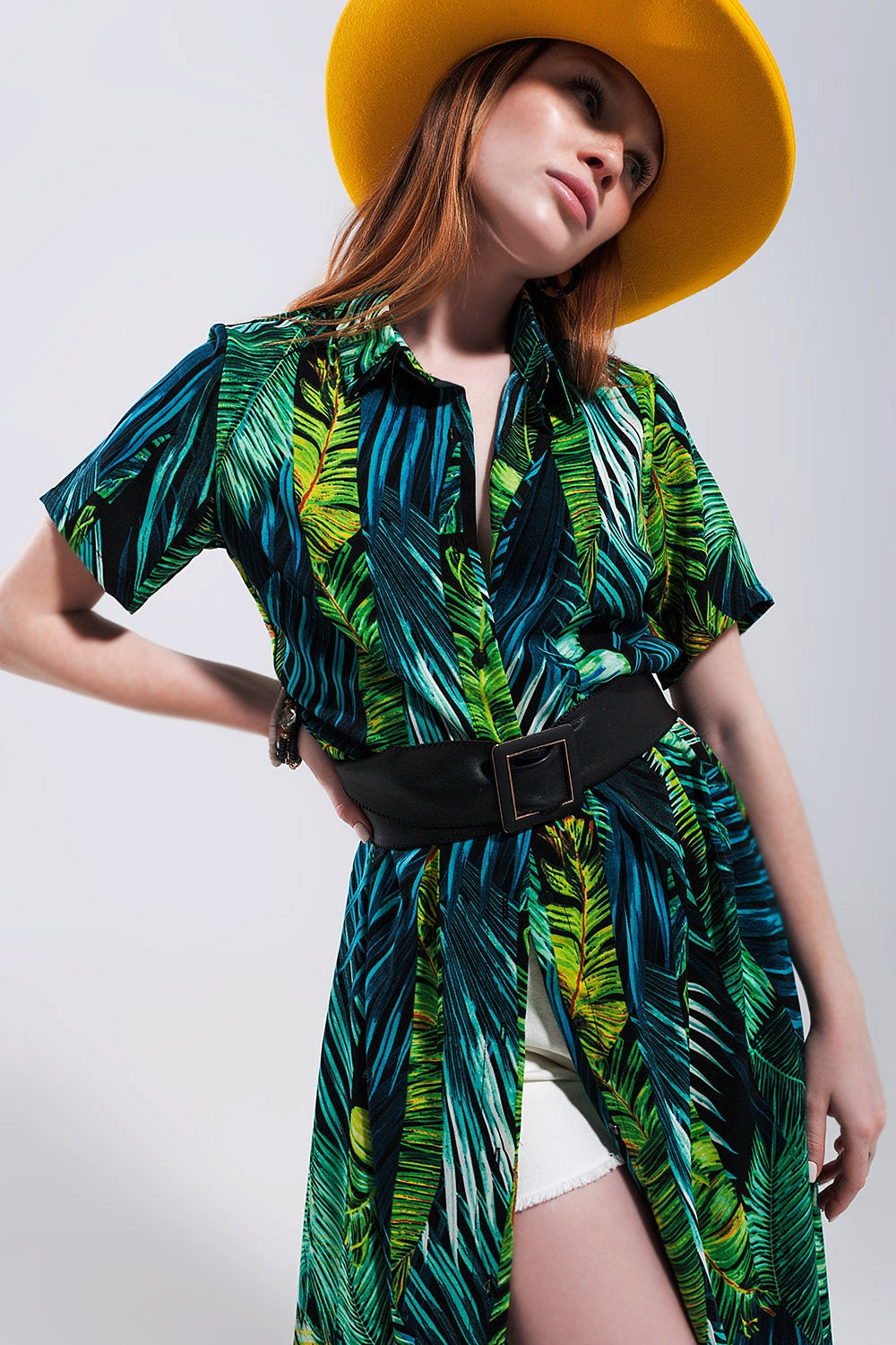 Vestido camisero largo con estampado tropical