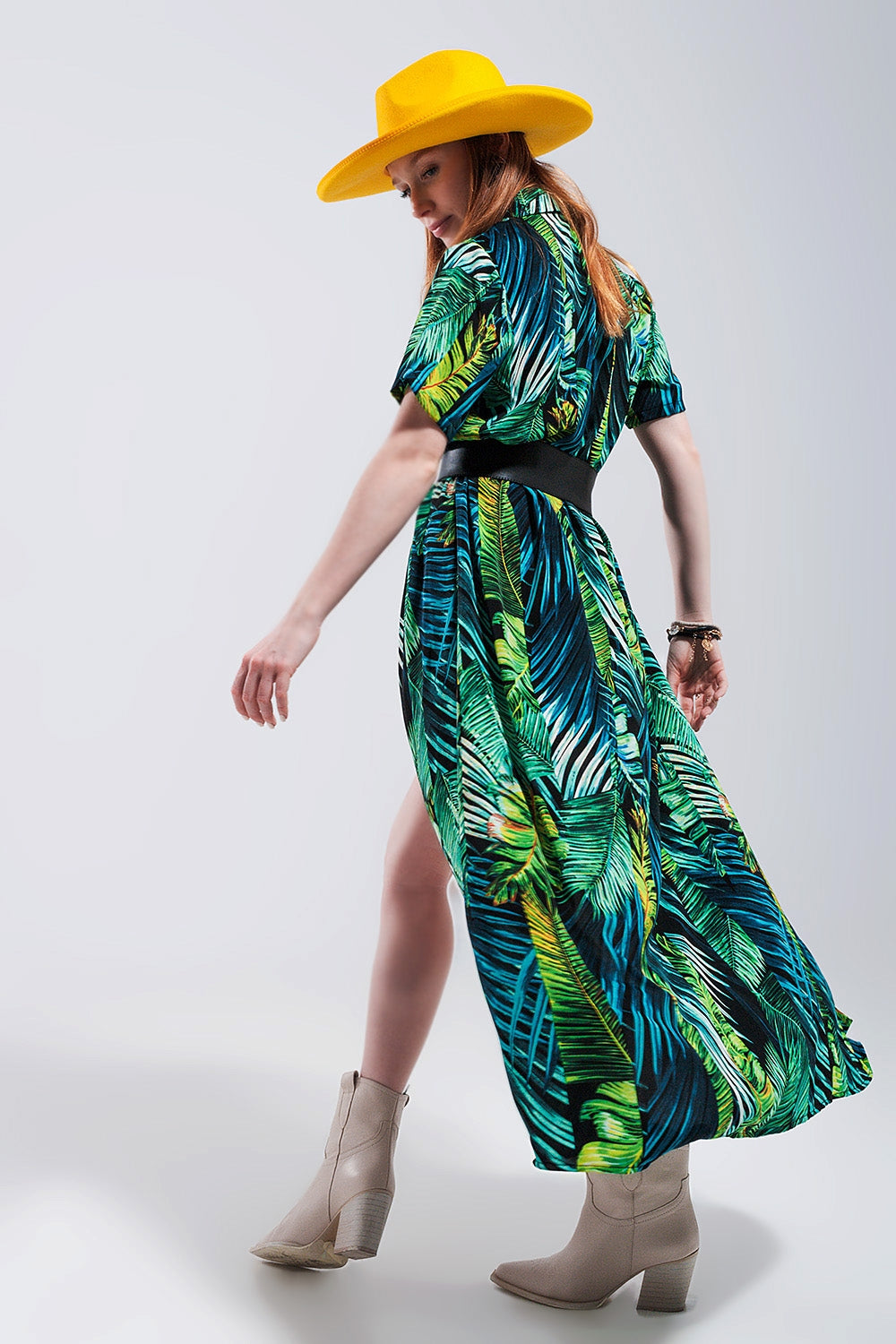 Vestido camisero largo con estampado tropical