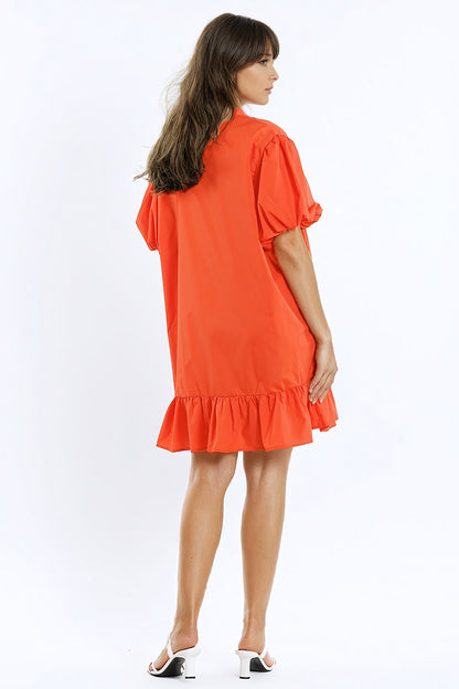 Vestido camisero relajado con mangas cortas globo y volante en naranja