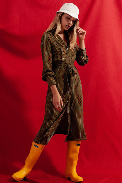 Vestido camisero semilargo con estampado de cuadros