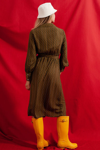 Vestido camisero semilargo con estampado de cuadros