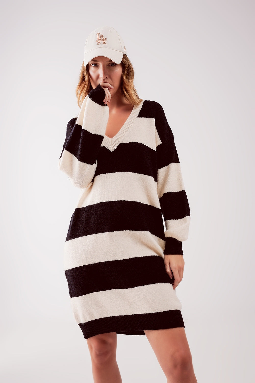 Vestido color crema y negro estilo jersey a rayas