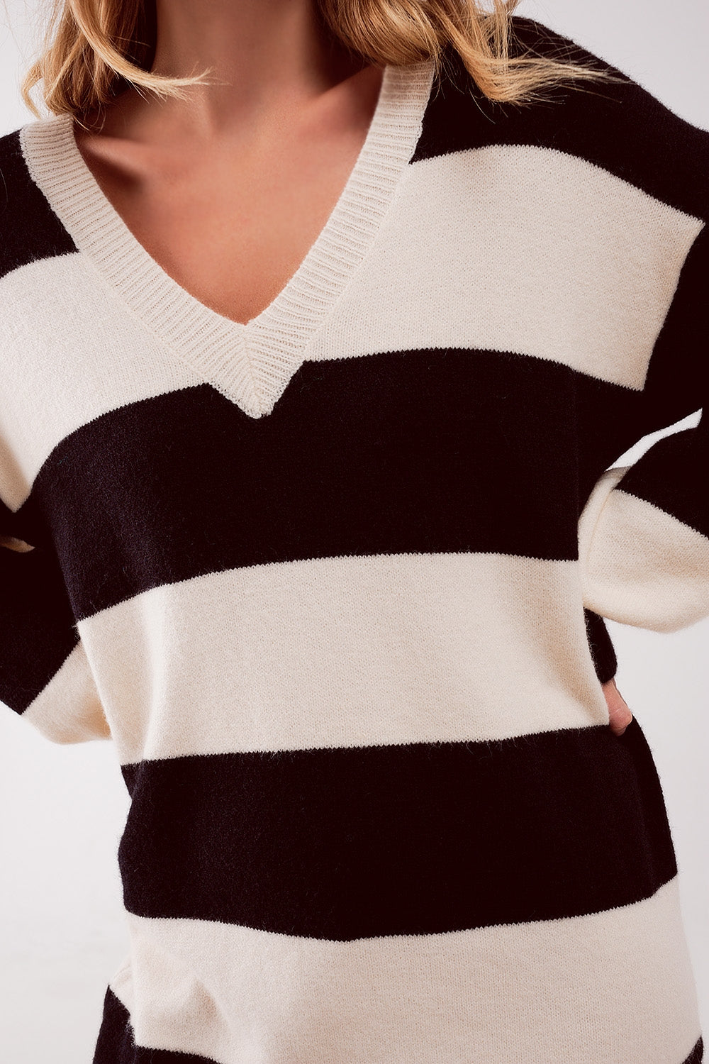 Vestido color crema y negro estilo jersey a rayas