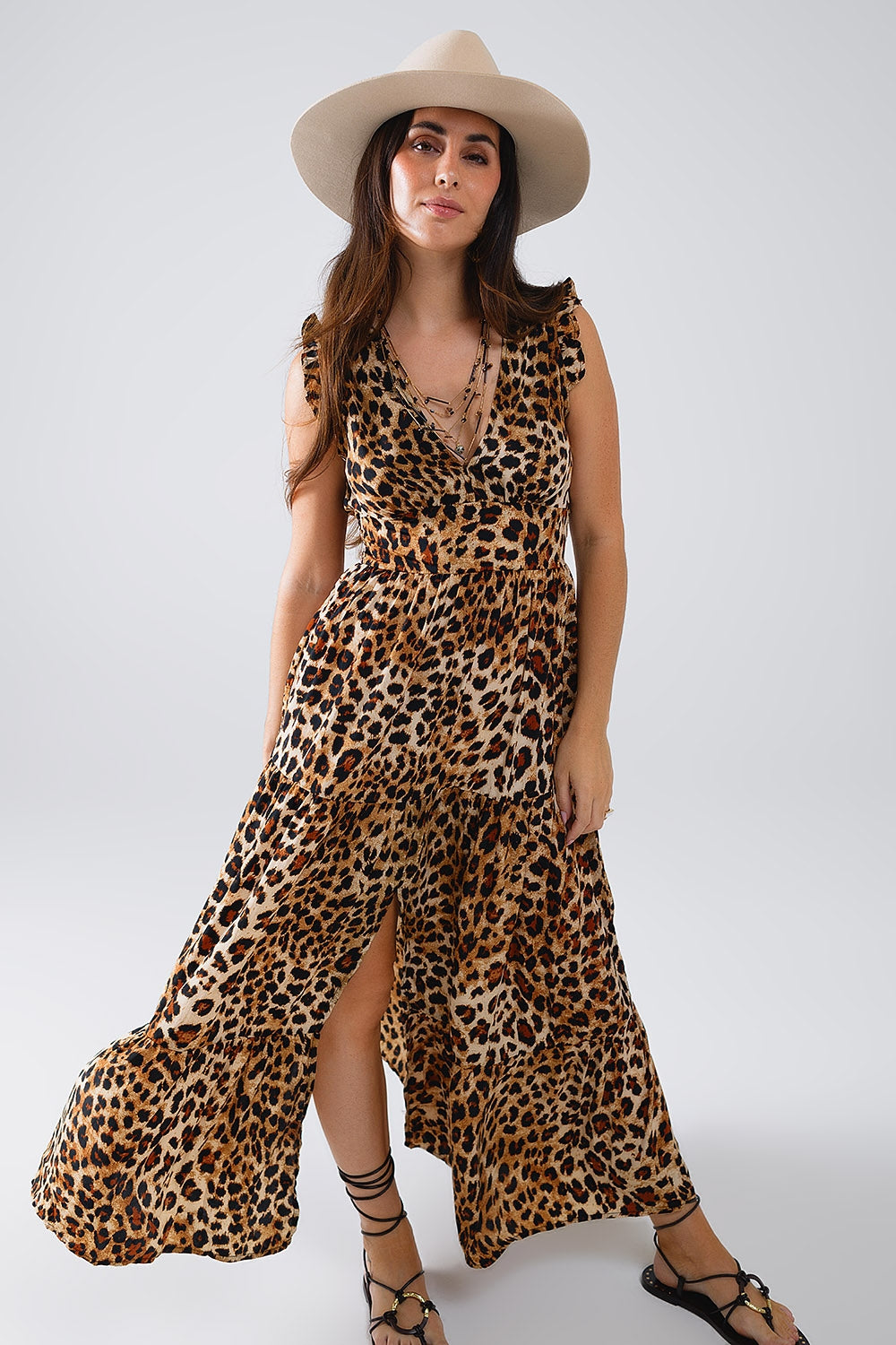 Vestido con cintura ceñida y estampado de leopardo