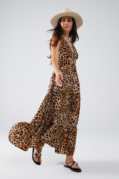 Vestido con cintura ceñida y estampado de leopardo