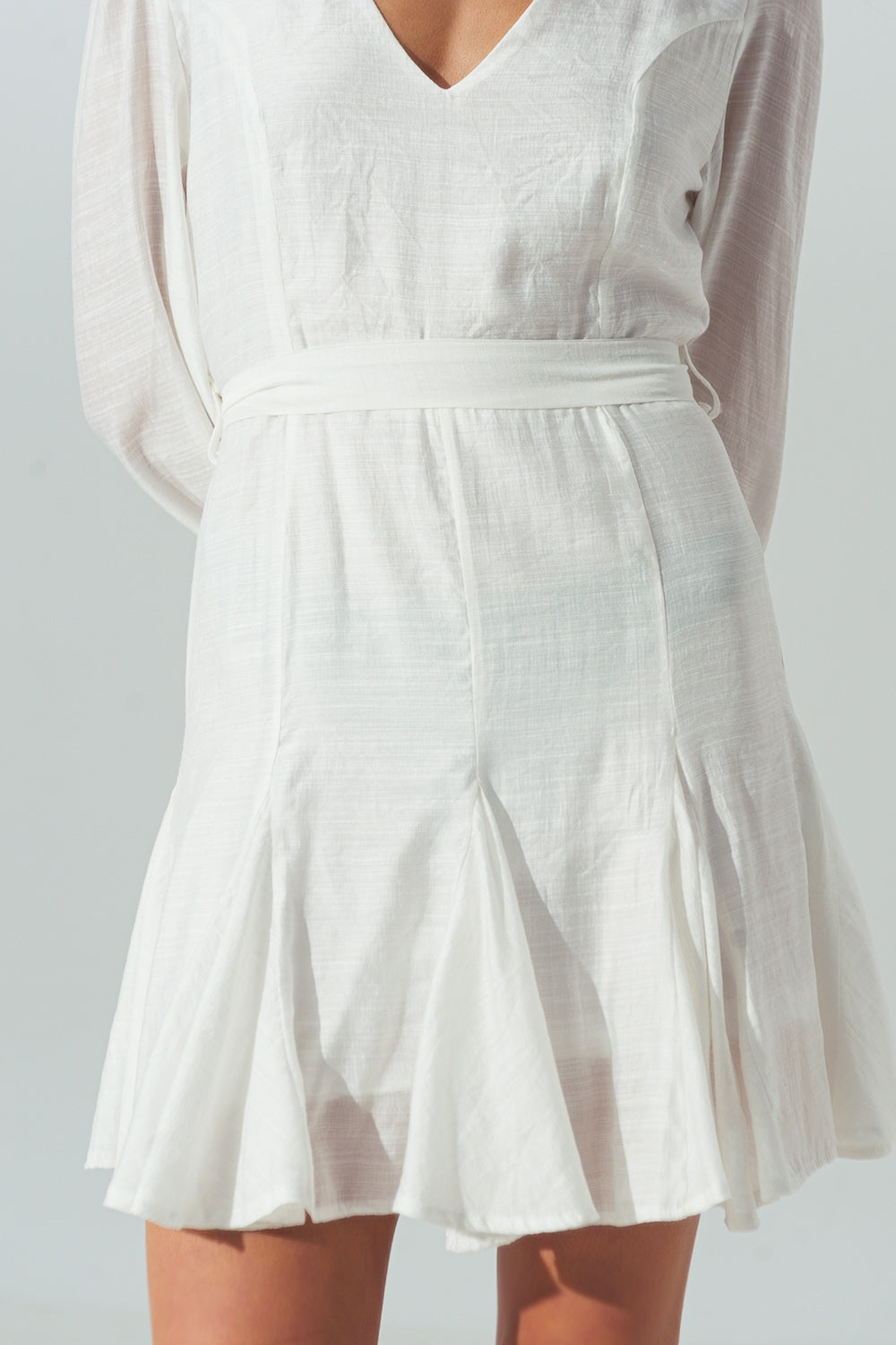Vestido con Cuello en V con Volantes en Blanco