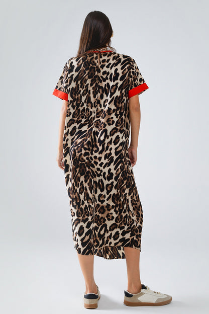Vestido con estampado de leopardo y detalle de nudo delantero