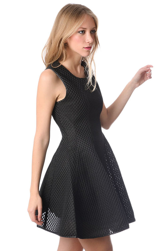 Q2 Vestido con vuelo de malla estilo rejilla en negro