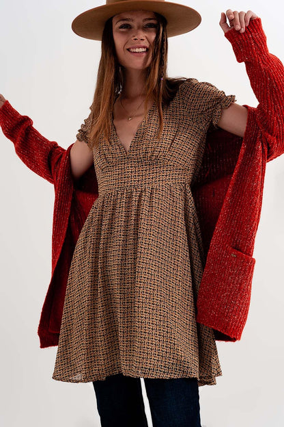 Vestido corto a cuadros de color crema