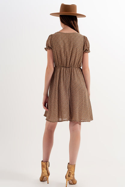 Vestido corto a cuadros de color crema
