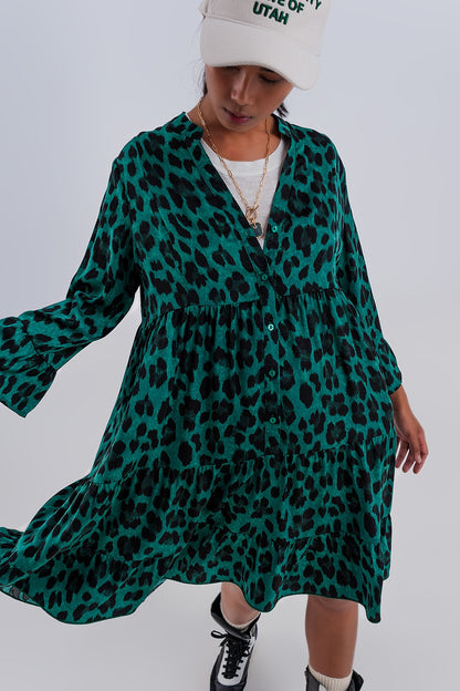 Vestido corto amplio con diseño escalonado y estampado animal verde
