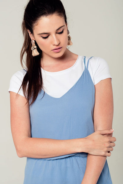 Vestido corto azul con detalle en la espalda