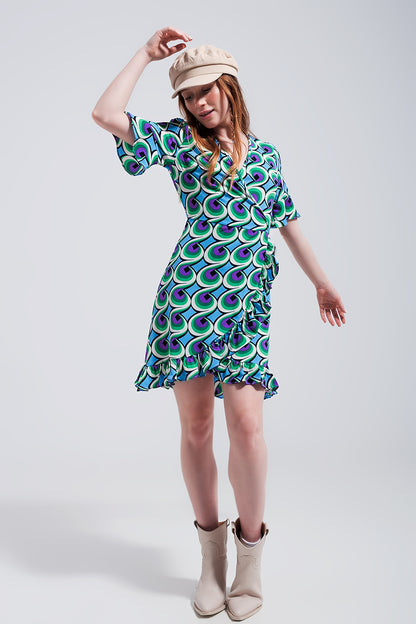 Vestido corto azul cruzado con volantes en el bajo y estampado estilo años 70