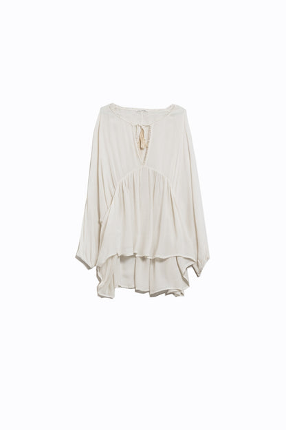 Q2 Vestido corto blanco boho con mangas largas y detalle fruncido