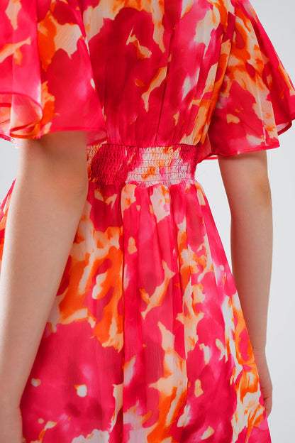 Vestido corto con escote en V con estampado abstracto en rosa y blanco