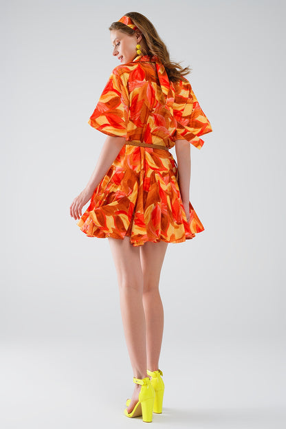 Vestido corto con estampado abstracto en marrón rojo y marrón
