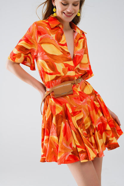 Vestido corto con estampado abstracto en marrón rojo y marrón