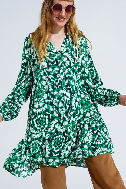 Vestido corto con estampado tie dye mangas largas y ribete de encaje en verde