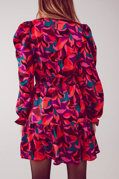 Vestido corto con mangas abullonadas en fucsia