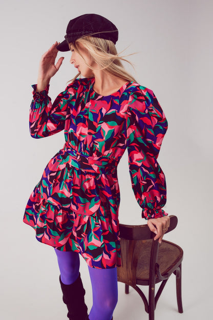 Vestido corto con mangas abullonadas en negro