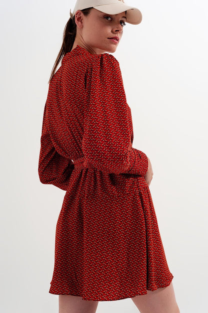 Vestido corto cruzado y escotado con estampado geométrico