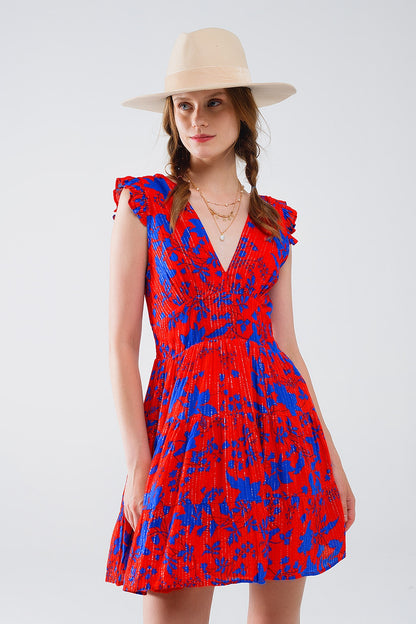 Vestido corto rojo con estampado floral azul y escote en pico