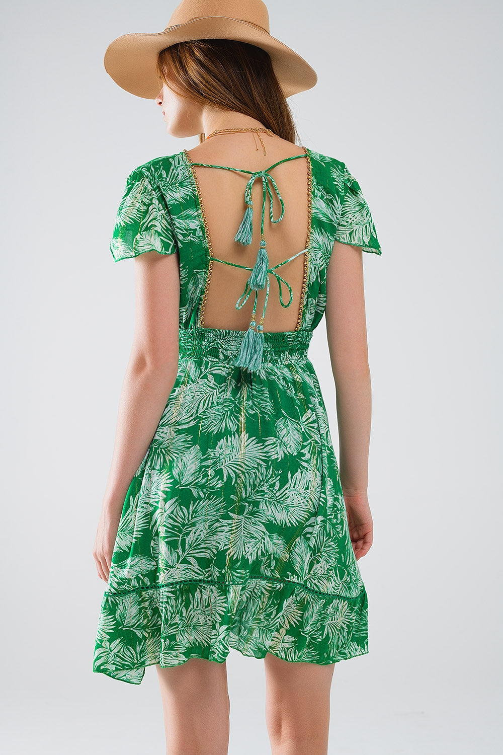 vestido corto verde boho estampado de flores con espalda abierta
