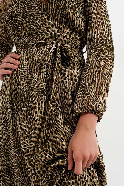 Vestido de gasa cruzado de manga larga con cinturón y estampado brillante