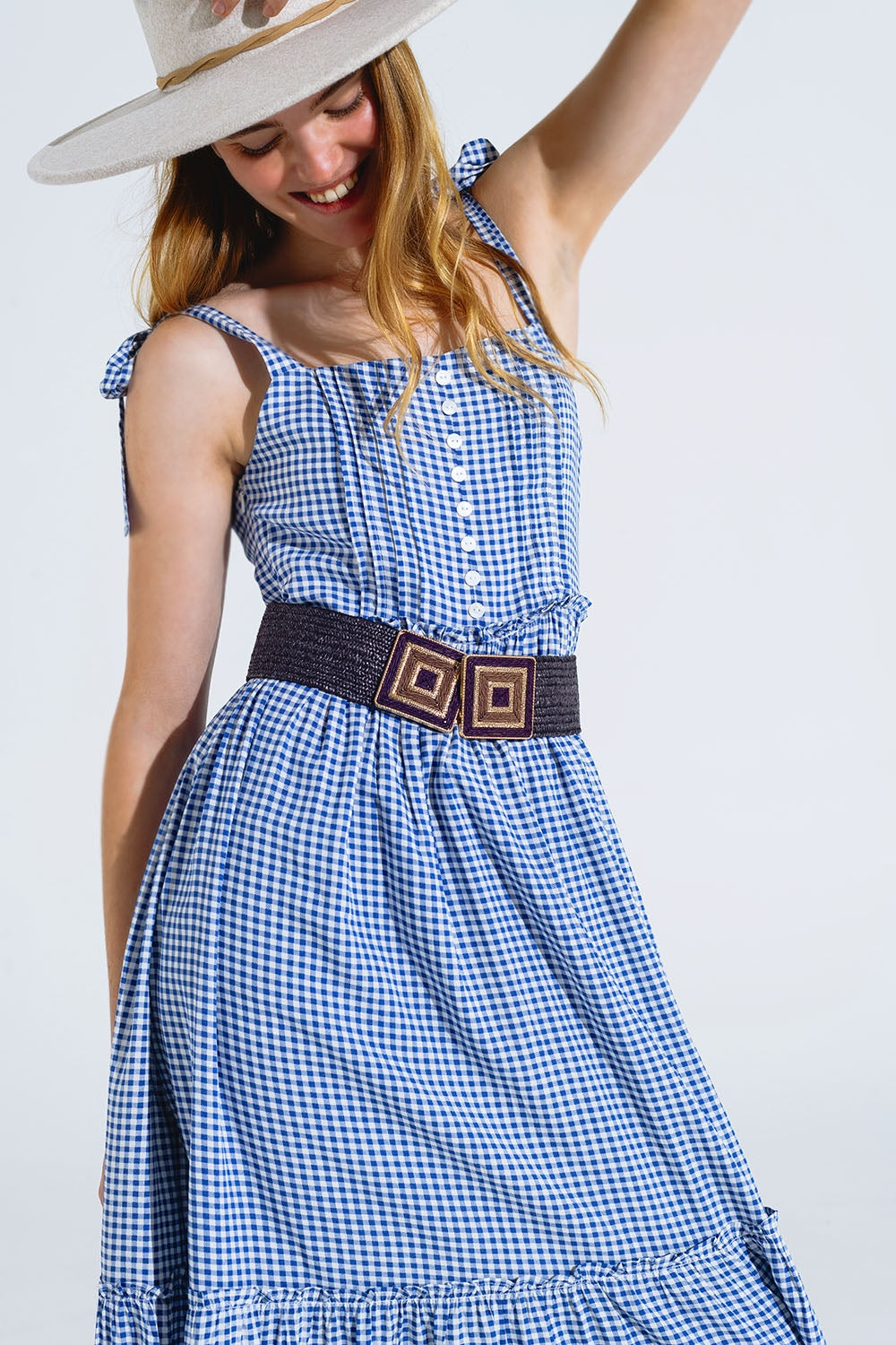 Vestido de guinga azul y blanco en línea A con tirantes ajustables