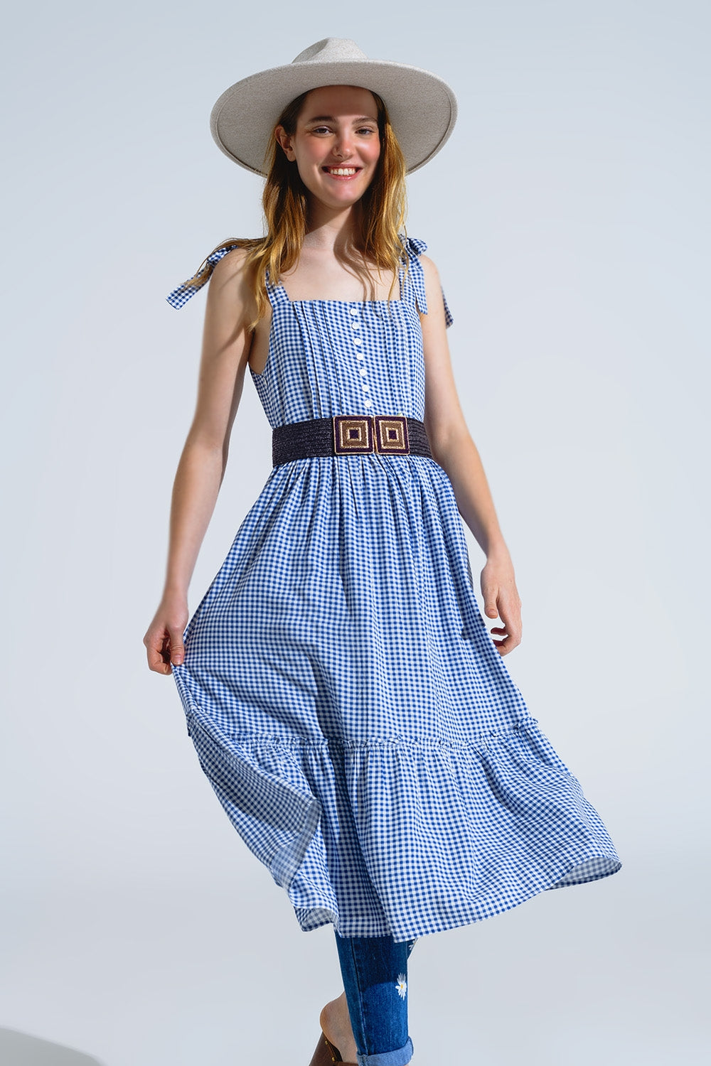 Vestido de guinga azul y blanco en línea A con tirantes ajustables