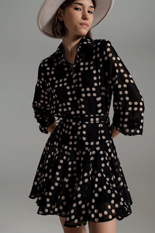 Q2 Vestido de lunares Fit and Frill con mangas voluminosas en negro.