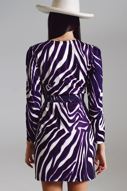 Vestido de manga larga con cinturón en crema y estampado de cebra en morado