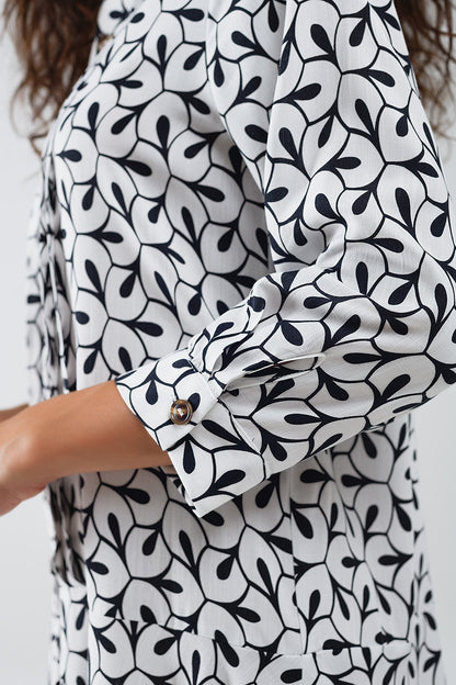 Vestido de manga larga con cuello de polo y estampado abstracto
