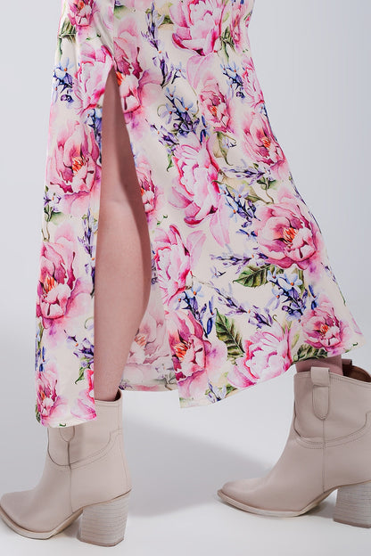 Vestido de tirantes con estampado de rosas y diseño escotado de satén rosa
