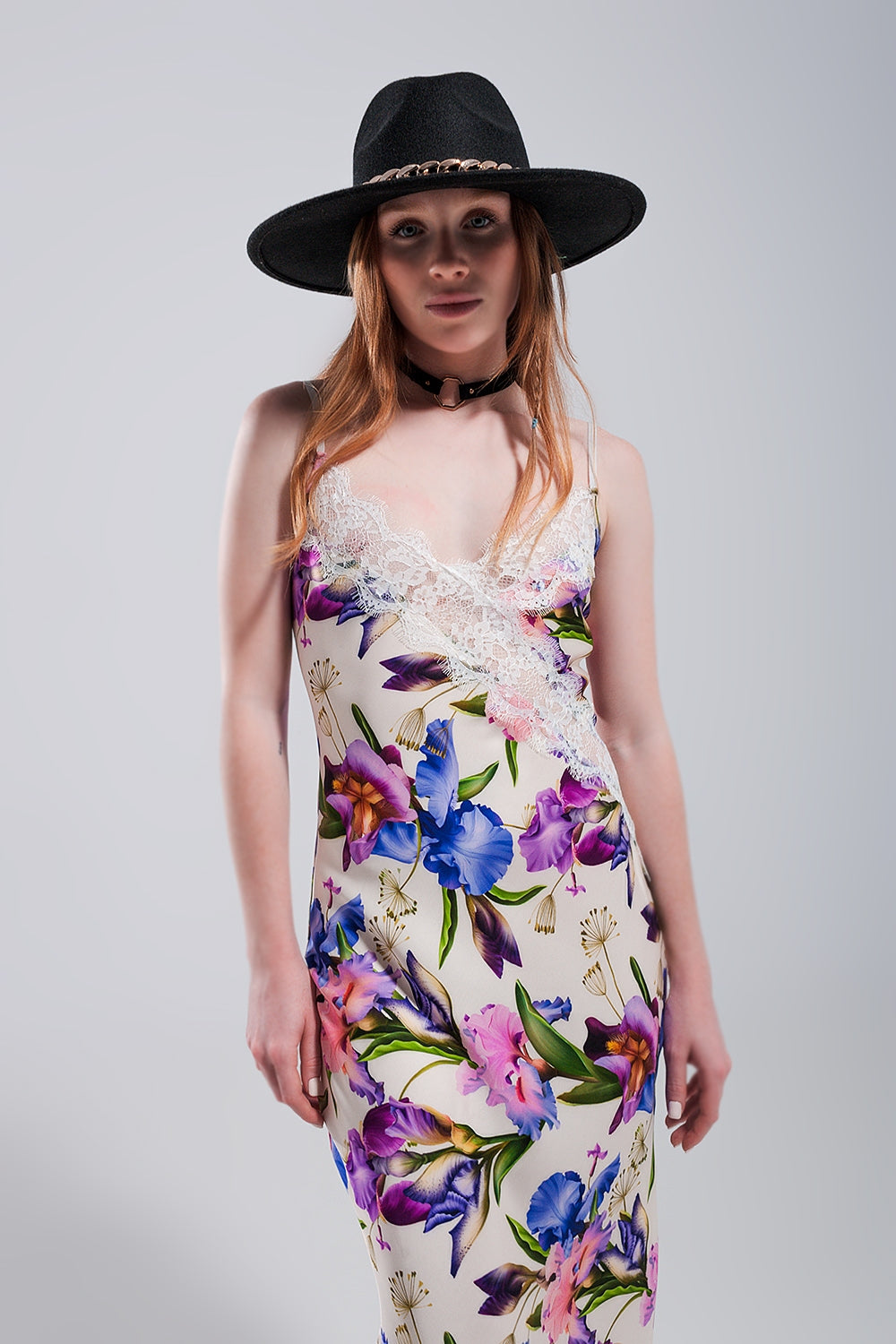 Vestido de tirantes con estampado floral variado de satén beige