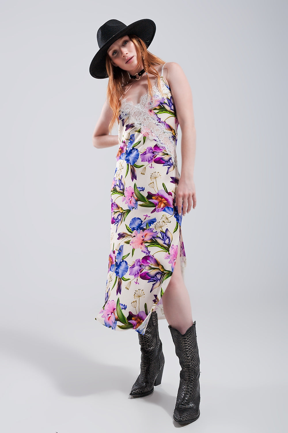 Vestido de tirantes con estampado floral variado de satén beige
