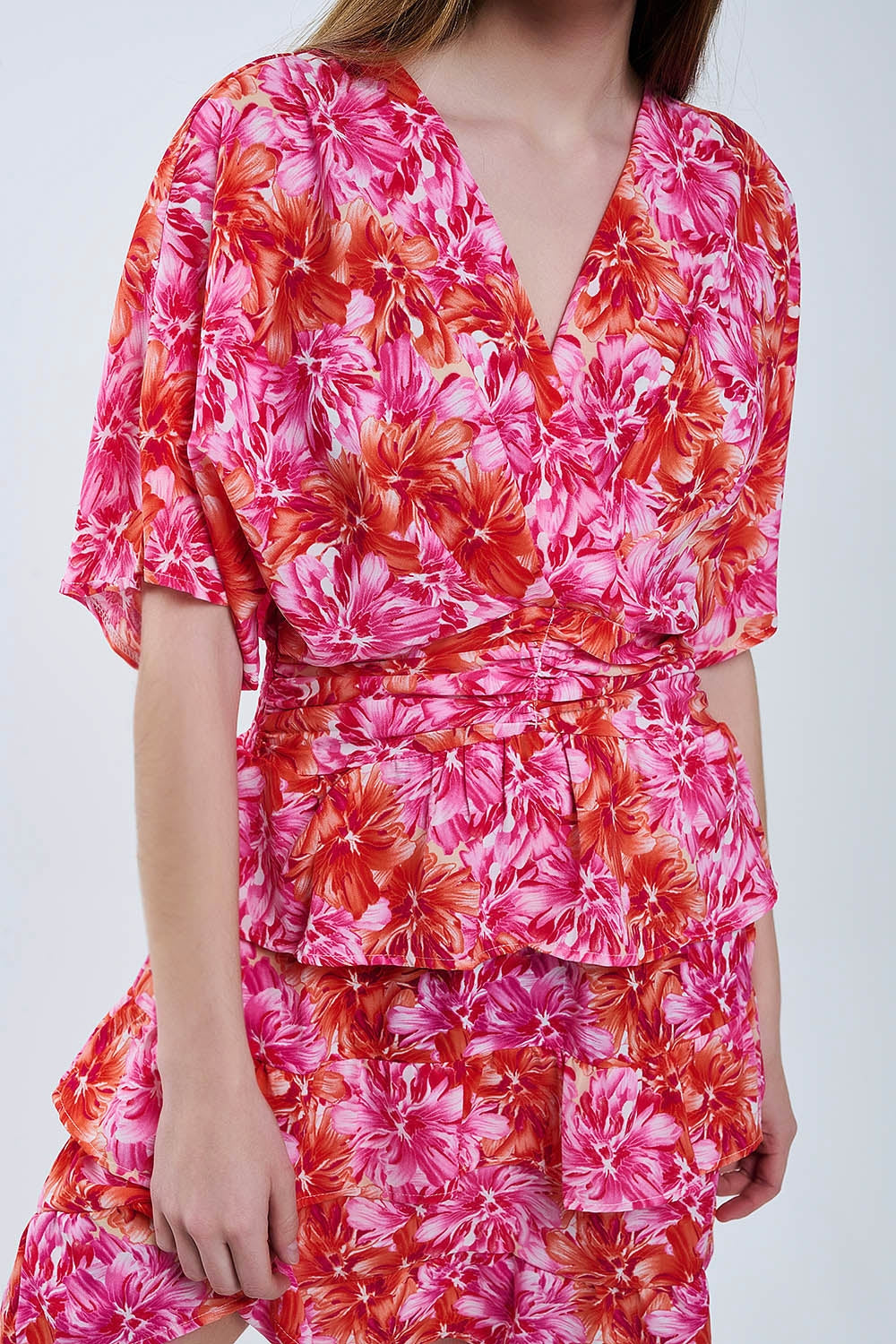 Vestido Estampado Floral En Tonos Rosas Naranjas Y Rojos