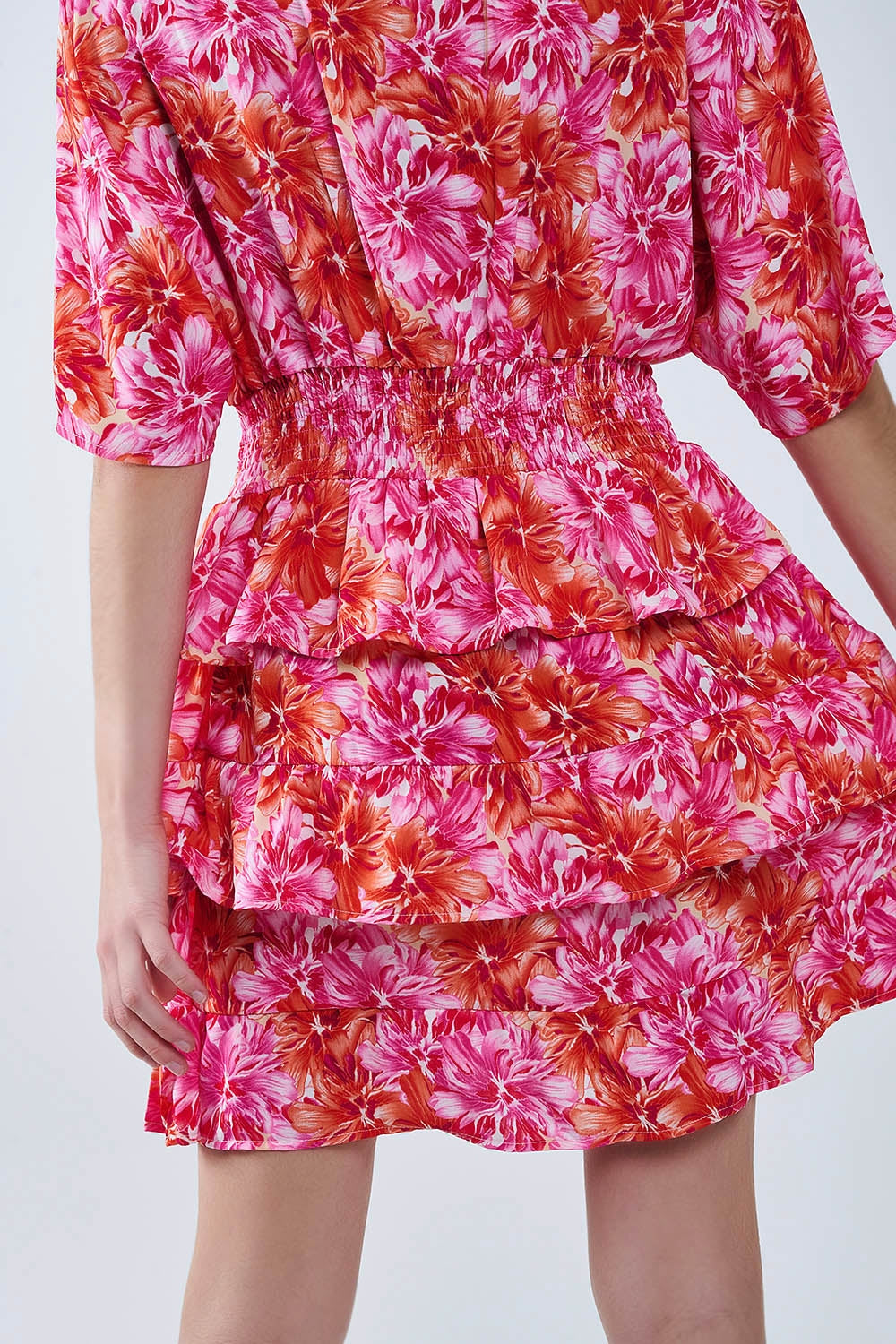 Vestido Estampado Floral En Tonos Rosas Naranjas Y Rojos