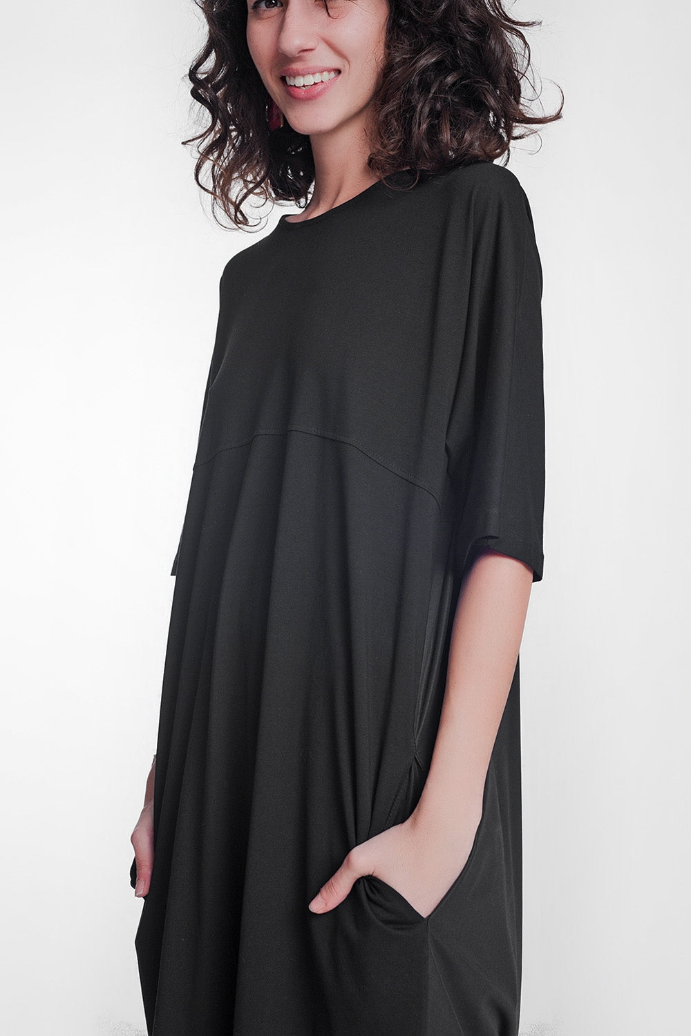 Vestido estilo camisero de popelin con cuello redondo en color negro