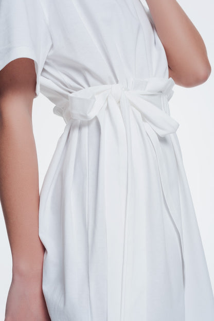 Vestido estilo camiseta con fruncido delantero color crema