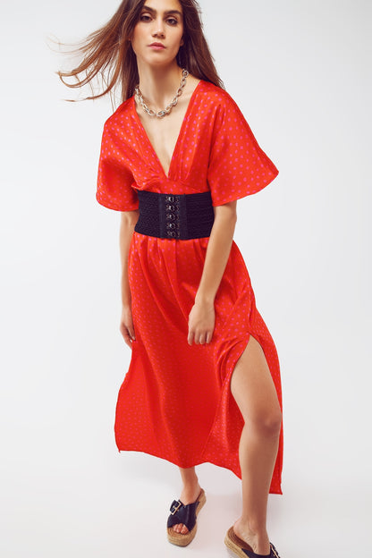 Vestido largo ajustado a la cintura con mangas de ángel en lunares rojo