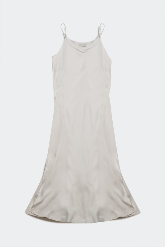 Q2 Vestido largo color crema de tirantes con cuello desbocado de satén