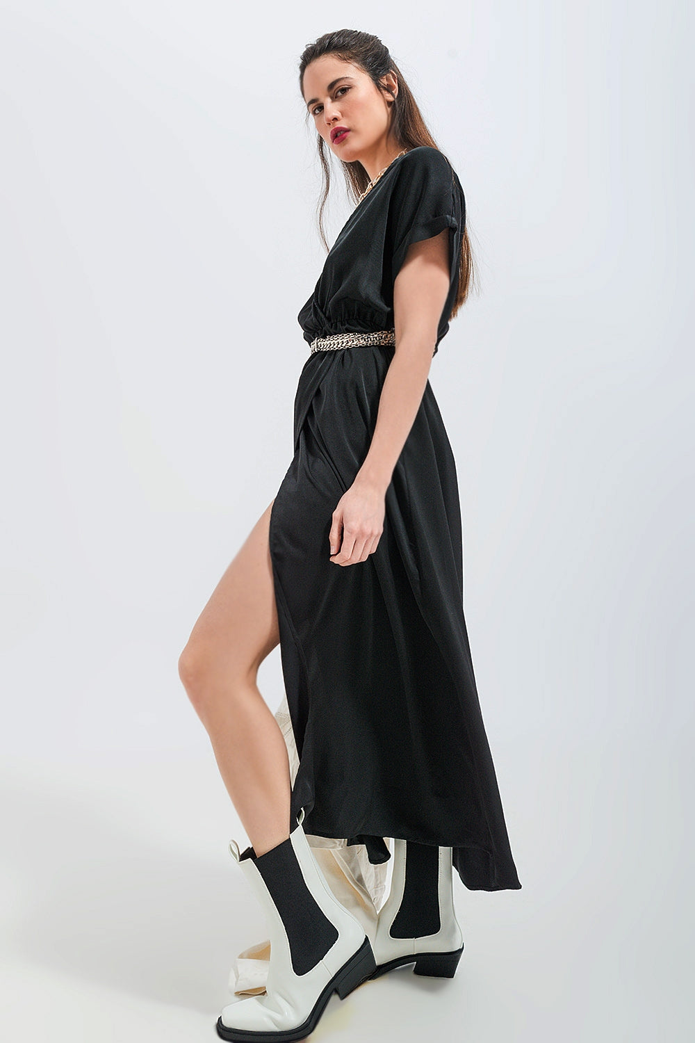 Vestido largo color negro de manga corta en satén